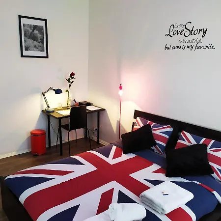 Homestay ++ Hip, Chill Berghain With Breakfast ++ *