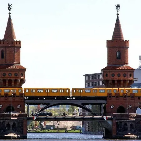 Privatunterkunft ++ Hip, Chill Berghain With Breakfast ++ Berlin