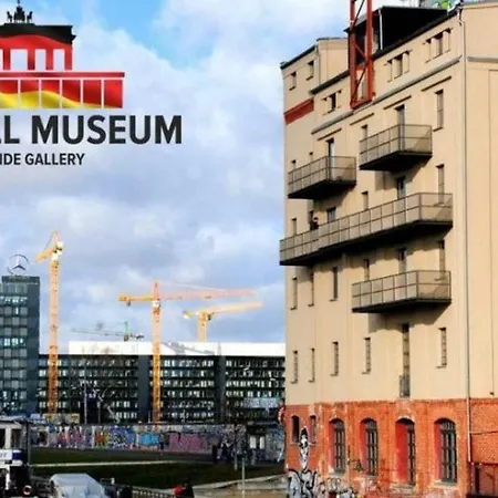 Privatunterkunft ++ Hip, Chill Berghain With Breakfast ++ Berlin